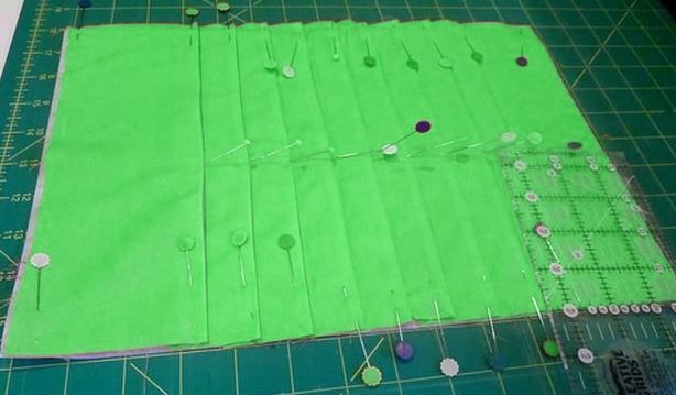 Marking and securing pleats on a summer bag piece