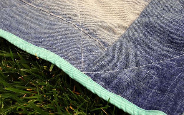Denim-quilt edge finished with contrasting bias tape