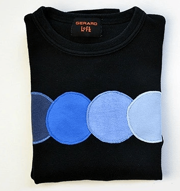 Finished T-shirt with an appliqué of four circles