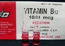 Box and ampoules of vitamin B12