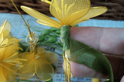 Nylon apricot blossoms, step 10