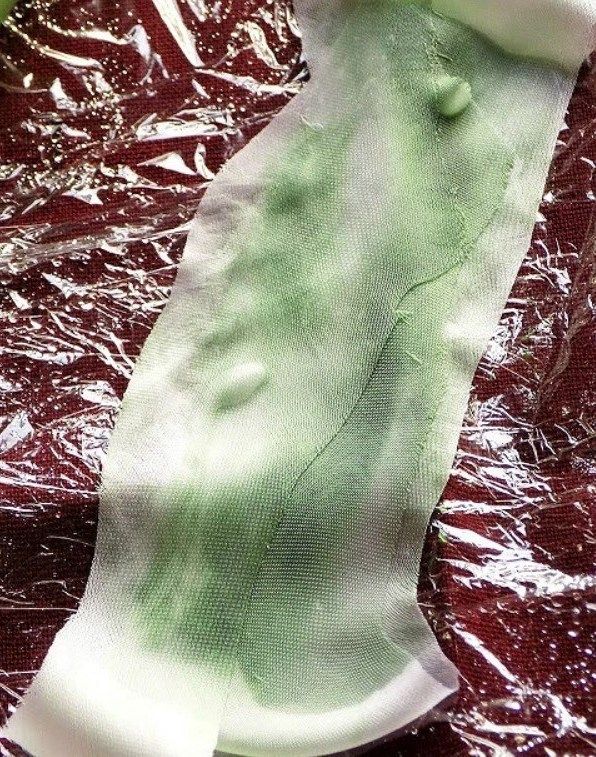 Applying paint to ribbons