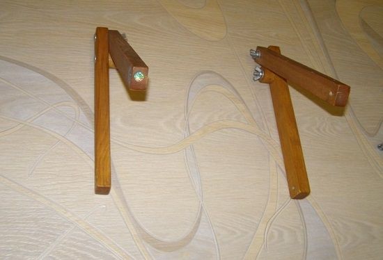 Собранные нижняя и верхняя части ножек станка