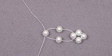 Weaving the next unit of the pearl collar