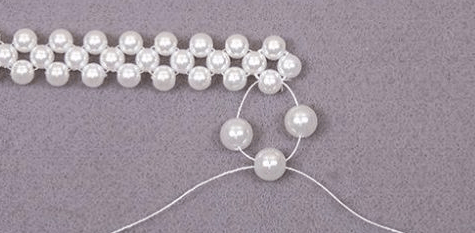 Attaching the second row of beads to the collar
