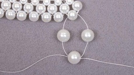 Weaving the first row of the pearl bead collar