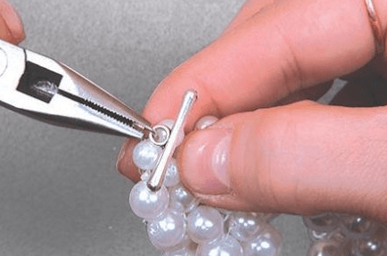 Attaching the toggle clasp to the pearl collar