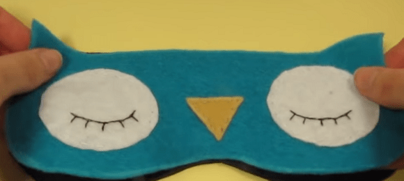 Finished owl-shaped sleep mask made of blue felt