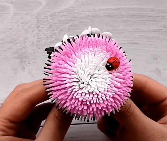 Finished hair tie with an aster flower