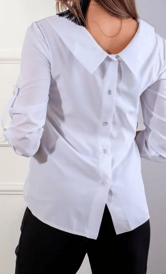 Blouse with buttons for figure correction