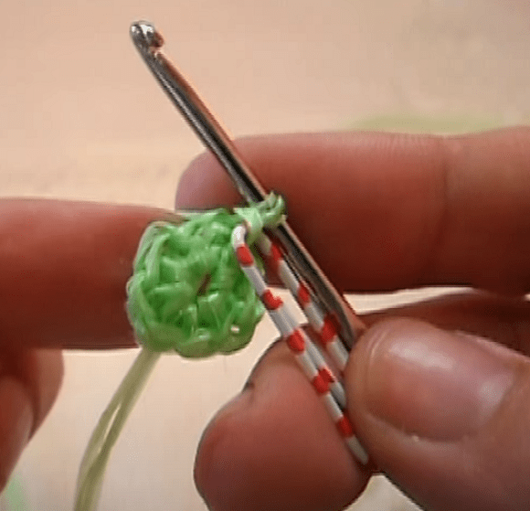 Crocheting a small green circle