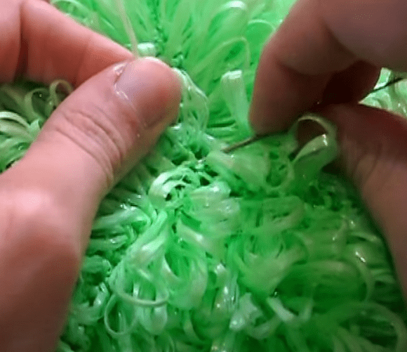 Joining elongated loops on the textured side of the washcloth