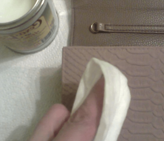 Applying wax to the clutch