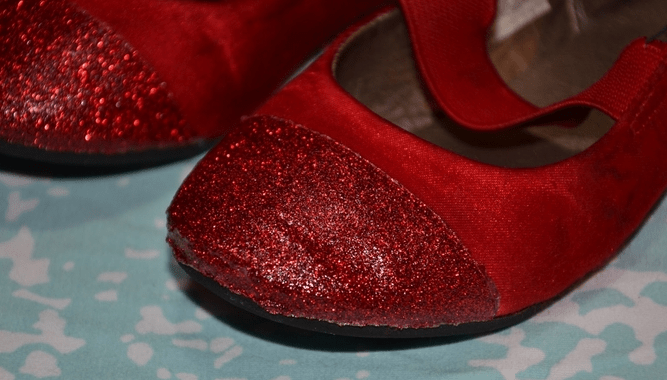Finished glitter-decorated shoes