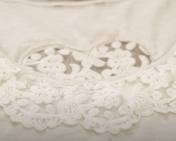 A Very Delicate Summer Tank Top: Using Lace Decor