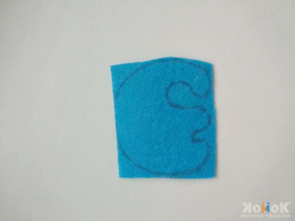 Marking an elephant outline on blue felt