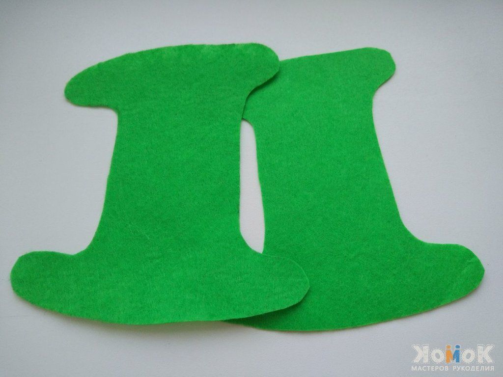 Two green felt pieces for an educational number