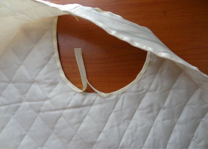 Overlapping ends of the bias tape at the armhole
