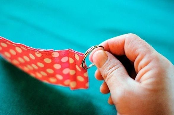 2 способа сделать оригинальный брелок для рукодельницы