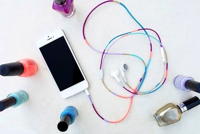 Headphone cable decorated with colourful nail-polish accents