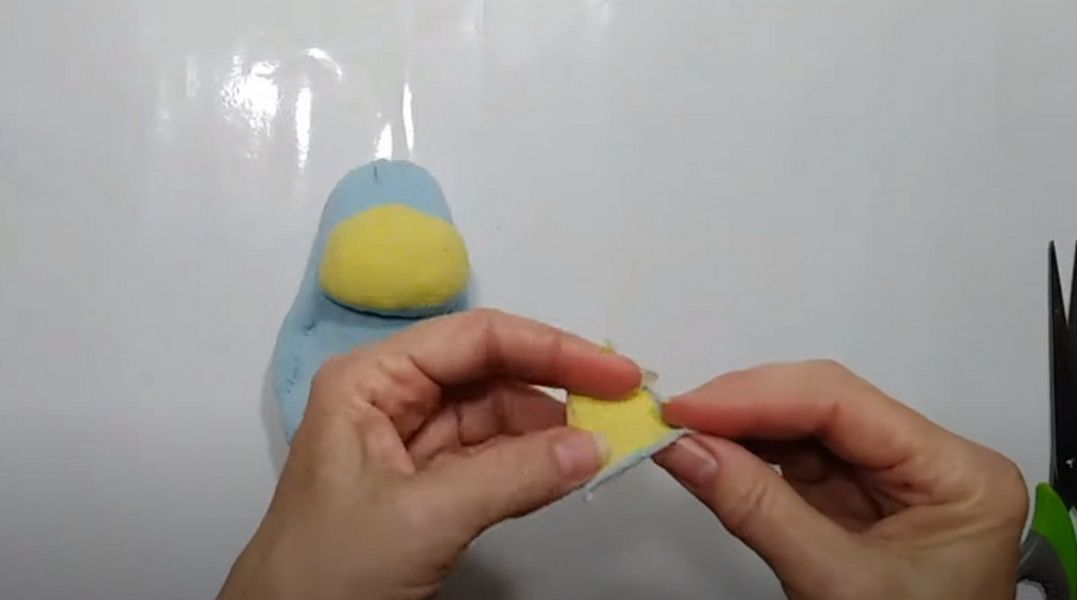Подготовка маленьких деталей для копытца мягкой игрушки бычка