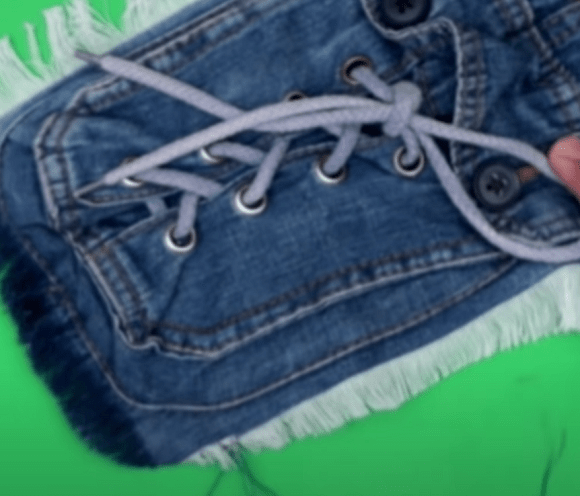 Creating a fringe detail on the pocket edge with a needle