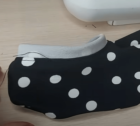 Finished thin polka-dot knit fabric footie