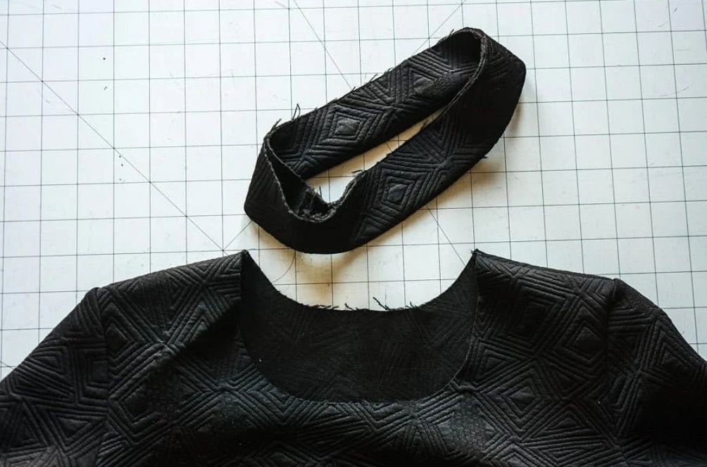Knit fabric ring for neckline finishing