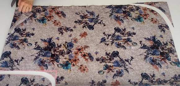 Folded floral-print fabric for the skirt-pants