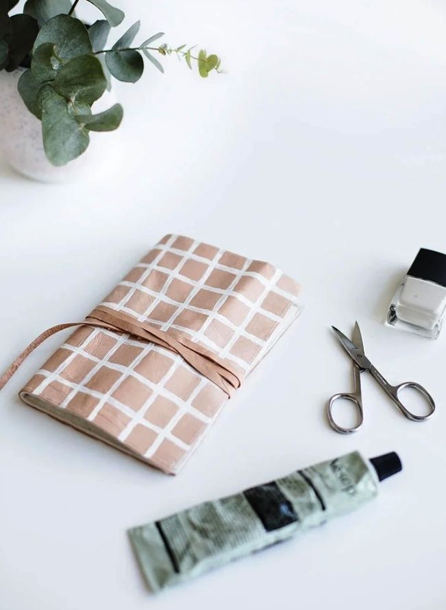 Rolled manicure tool case with a cord