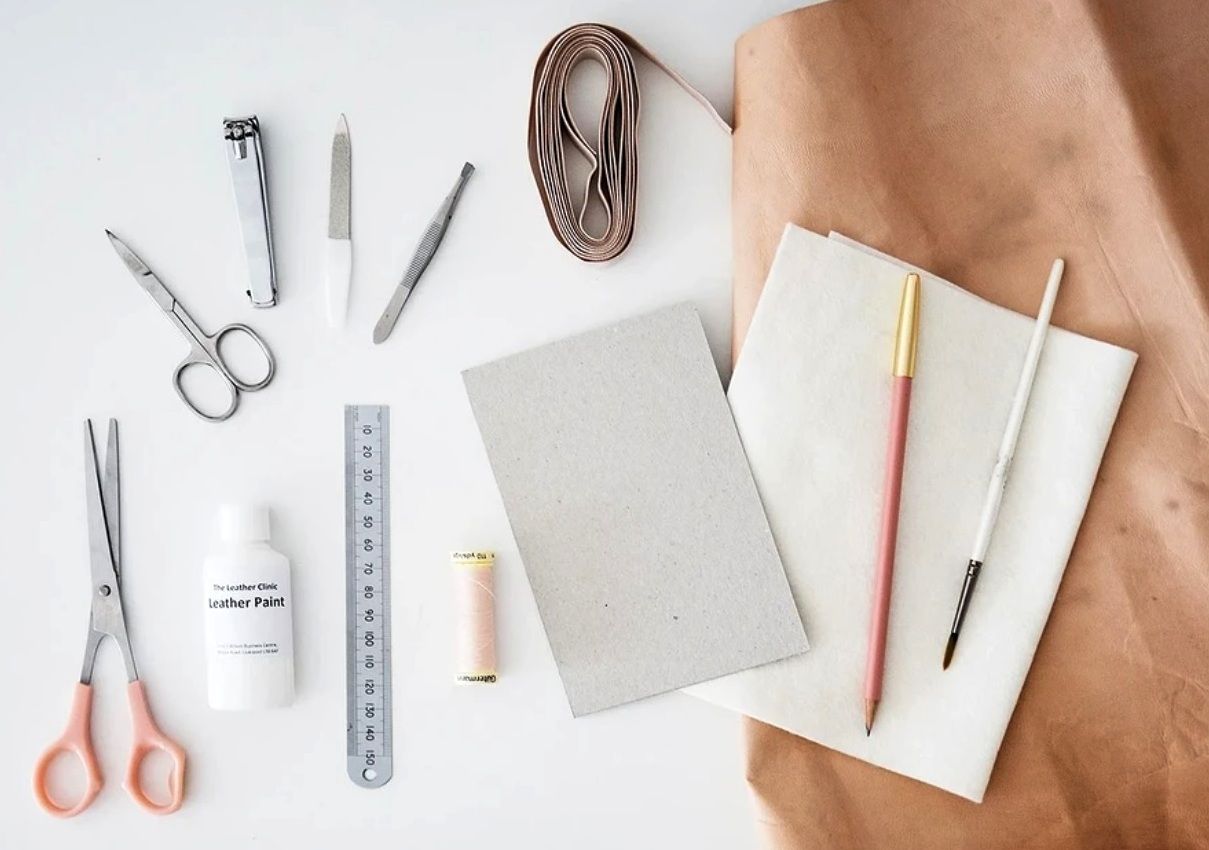 Materials and tools for sewing a manicure tool case