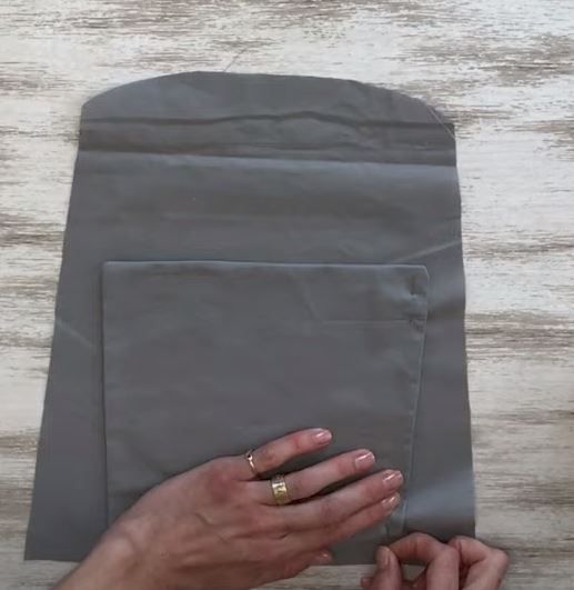 Inner pocket pinned to the back lining of the backpack