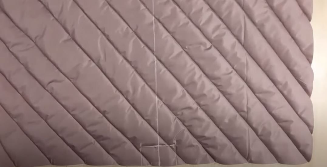 Marking a 6 × 10 cm rectangular cutout on the quilted piece