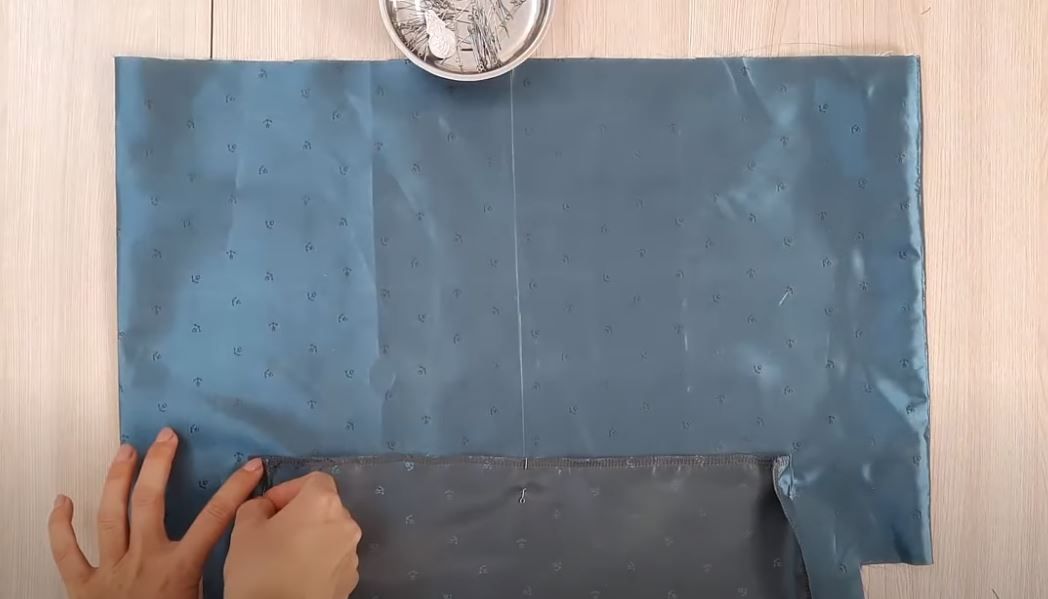 Centering the pocket on the long side of the lining