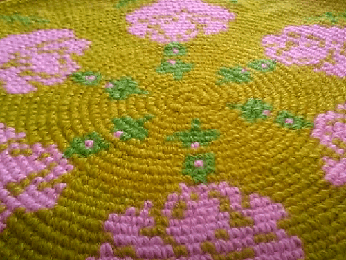 Mosaic crochet from the center with a floral pattern