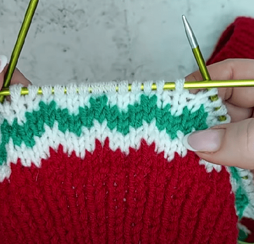 Slipper cuff with red, green and white waves