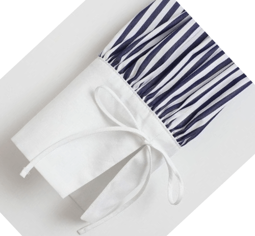Romantic cuff detail with a bow