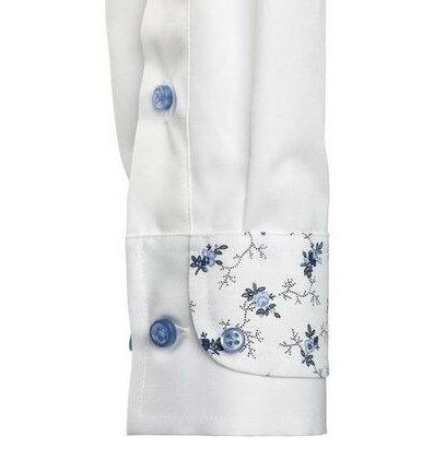 Exquisite cuff detail with a flap