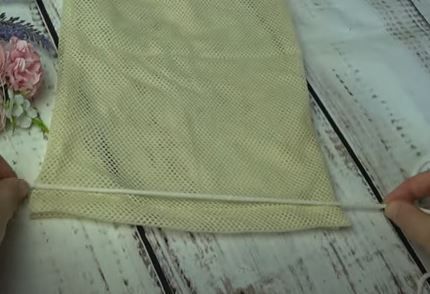 Finished casing on the top edge of a mesh produce bag