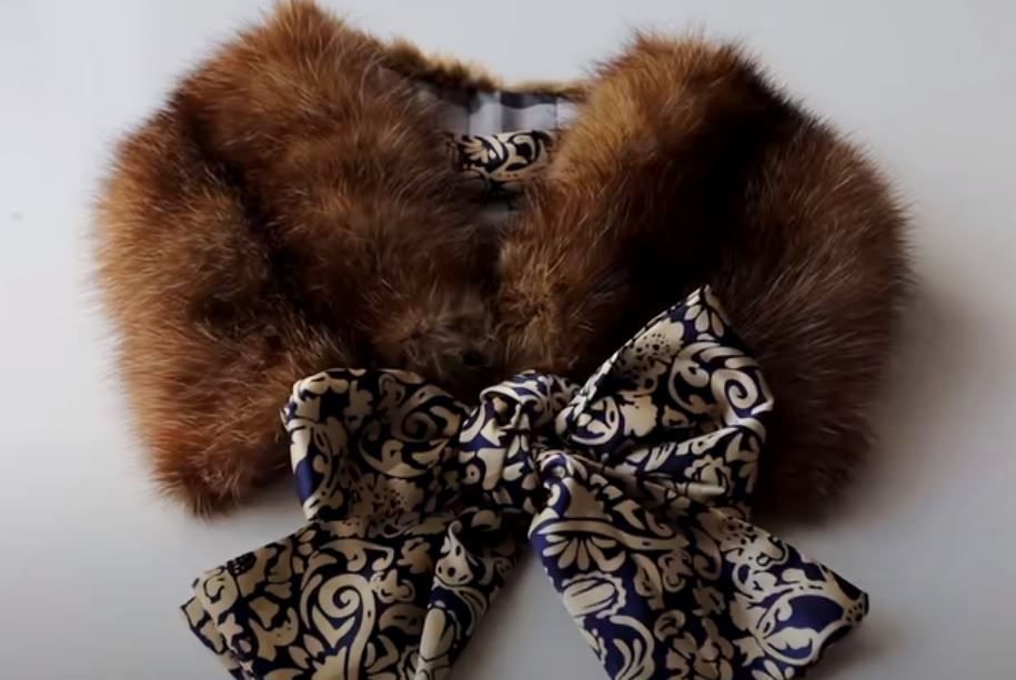 Detachable fur collar tied with a scarf