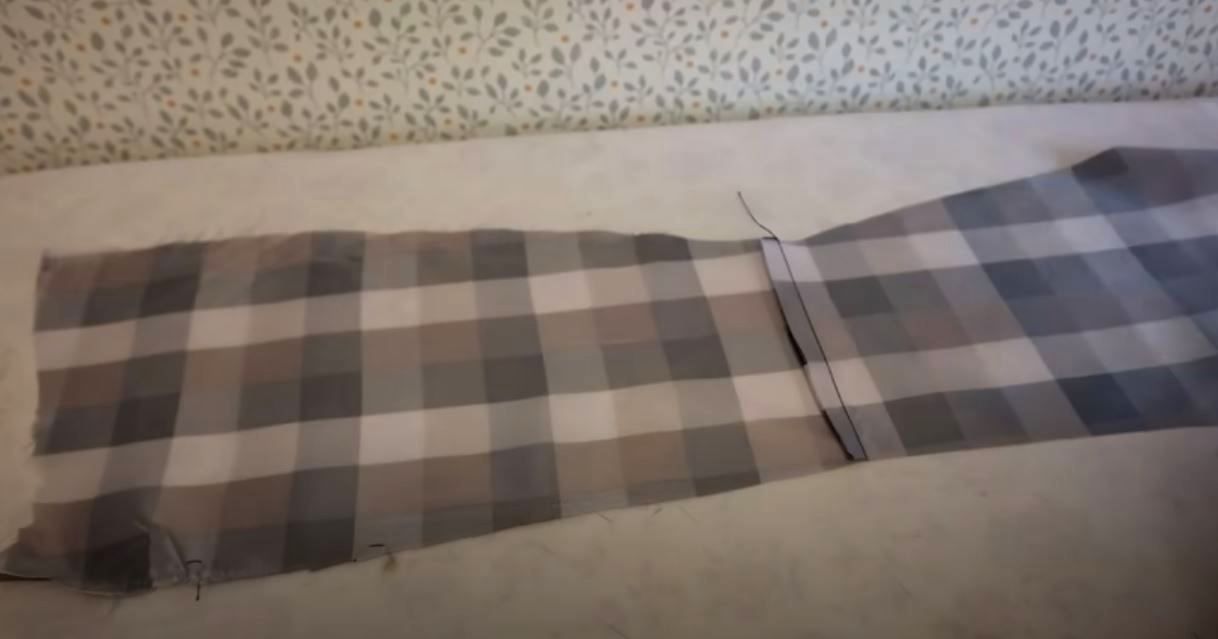 Fabric for the lining of a detachable fur collar
