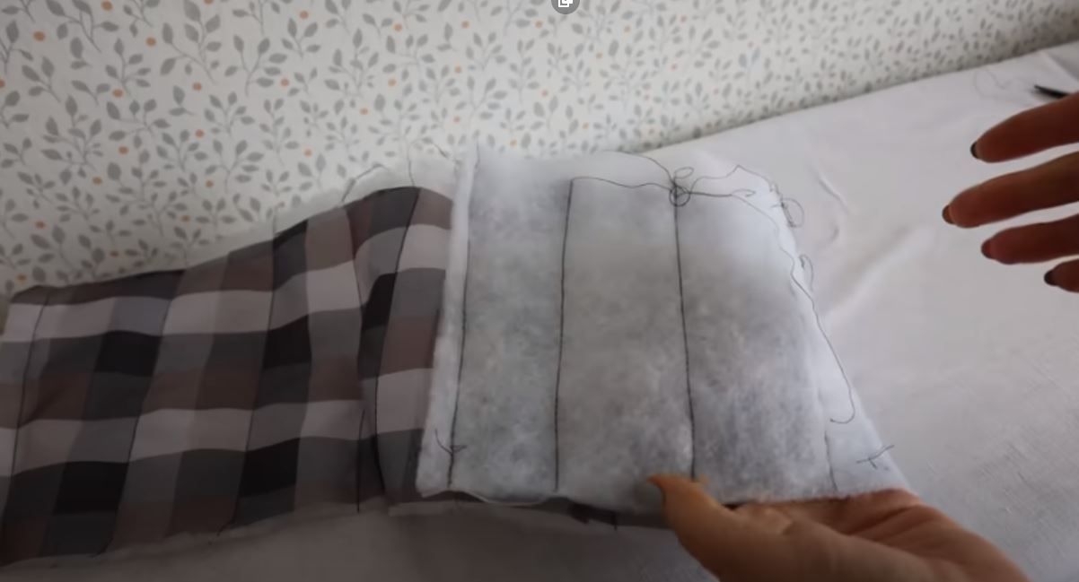 Fabric strips for the loops of a fur collar