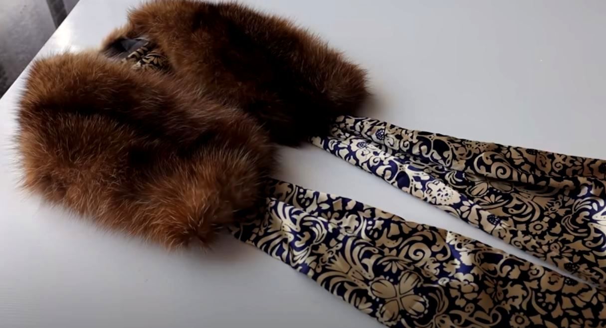 Finished detachable fur collar with a scarf