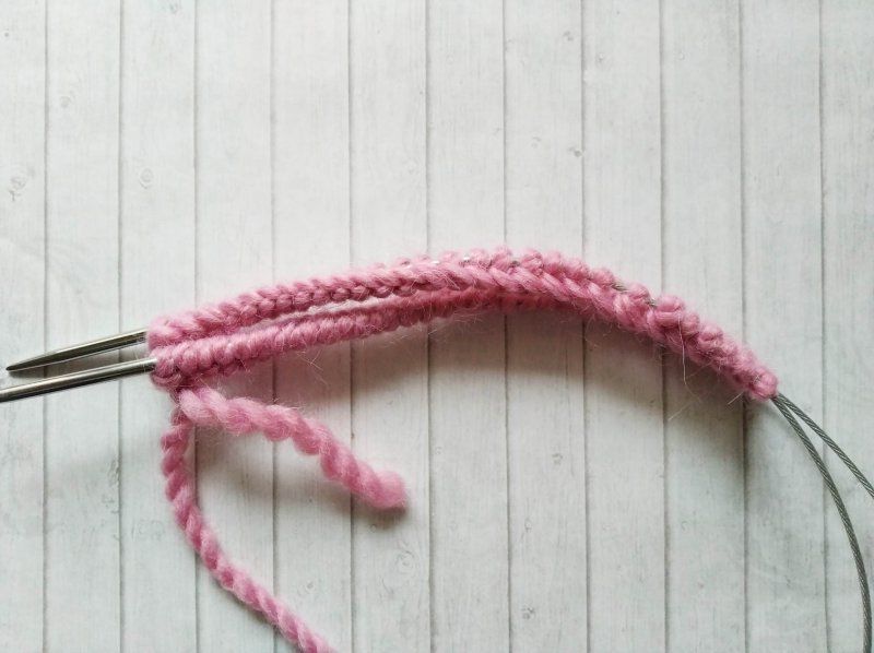 Knitting a warm hat, step 2