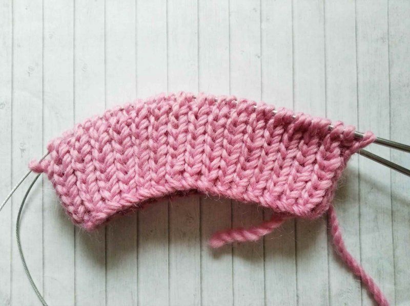 Knitting a warm hat, step 3