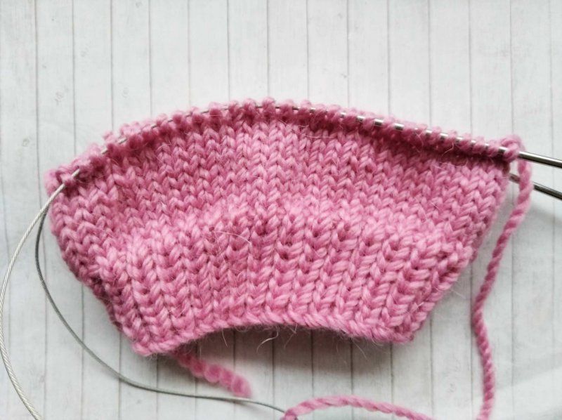 Knitting a warm hat, step 4