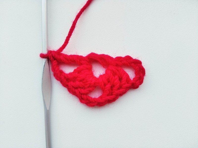 First rows of the crocheted baktus