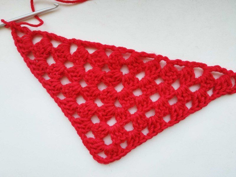 Triangular crocheted baktus piece