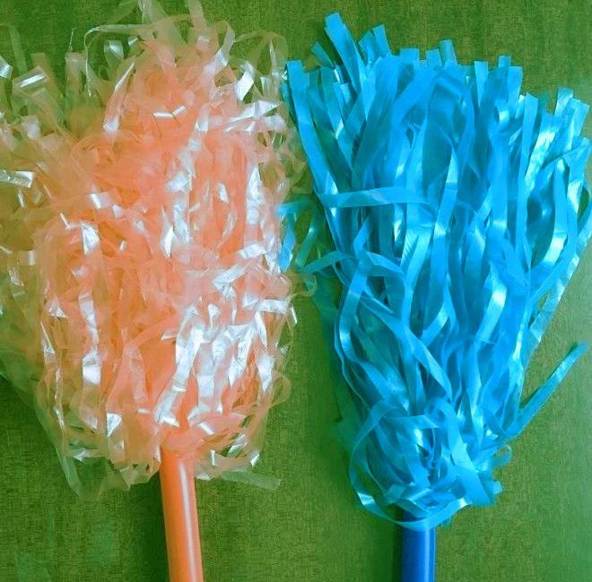 DIY cheerleading pom-poms