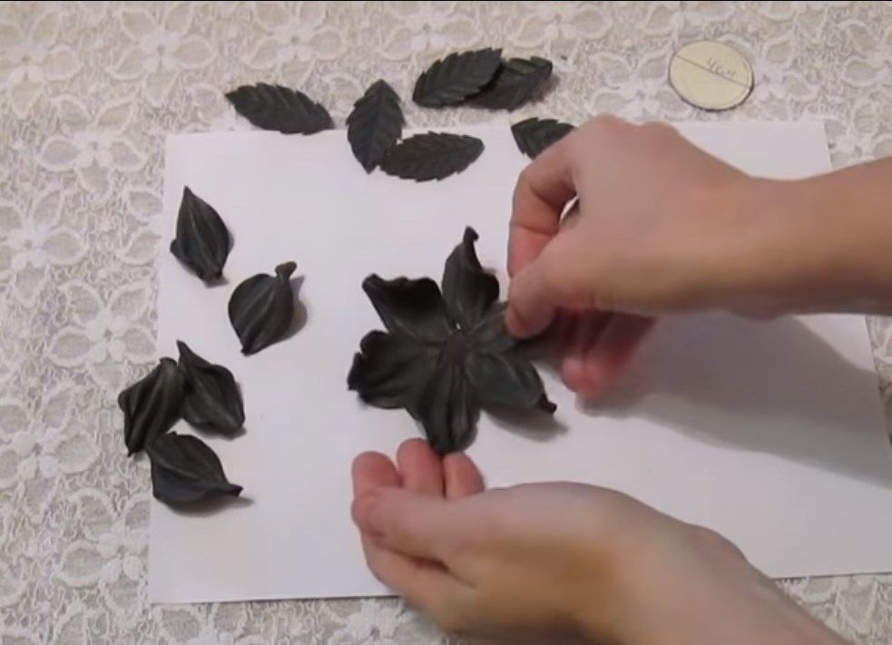 Assembling a flower from leather petals